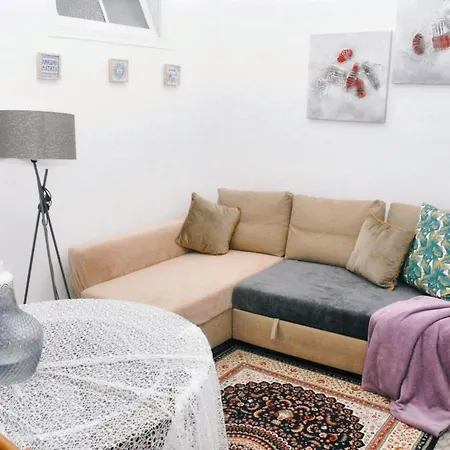 Bright In + Balcony アパート シッチェス