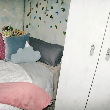 Bright In + Balcony Lägenhet *