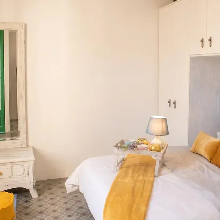 Bright In + Balcony Apartment